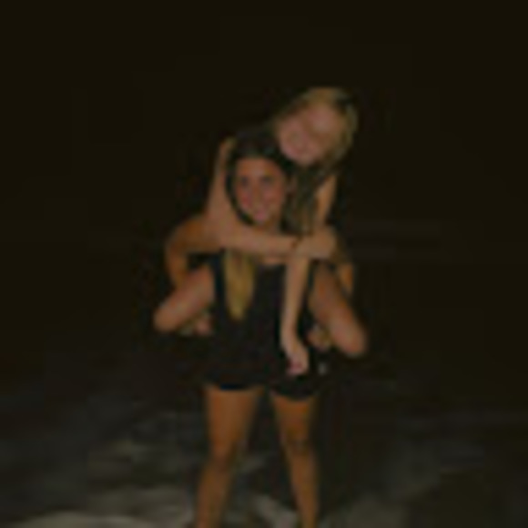 Meet your Posher, Ava - Picture 1 of 1